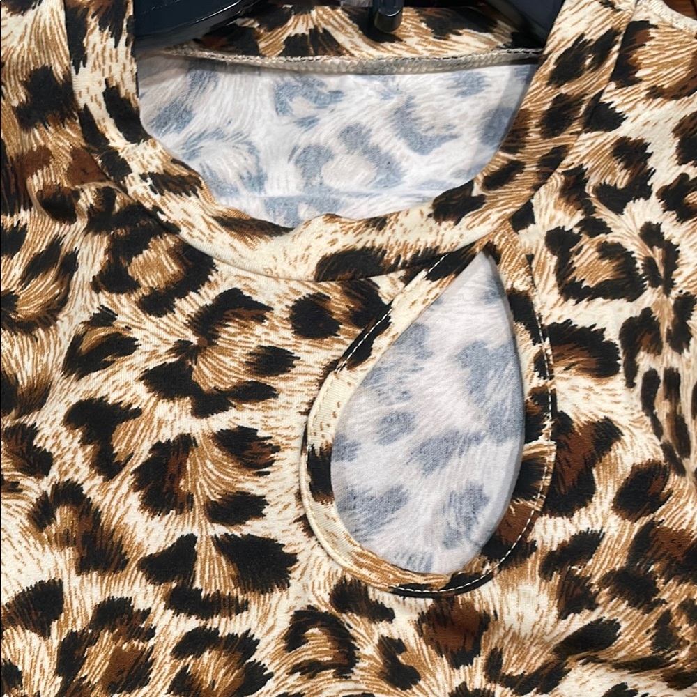 Leopard Print Cut-Out Top - Picture 5 of 5